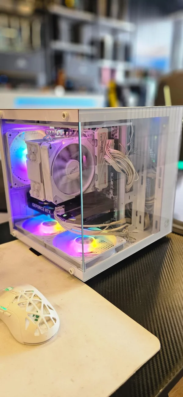 PC AQUARIO BRANCO RYZEN 7 5700G + RTX 5050